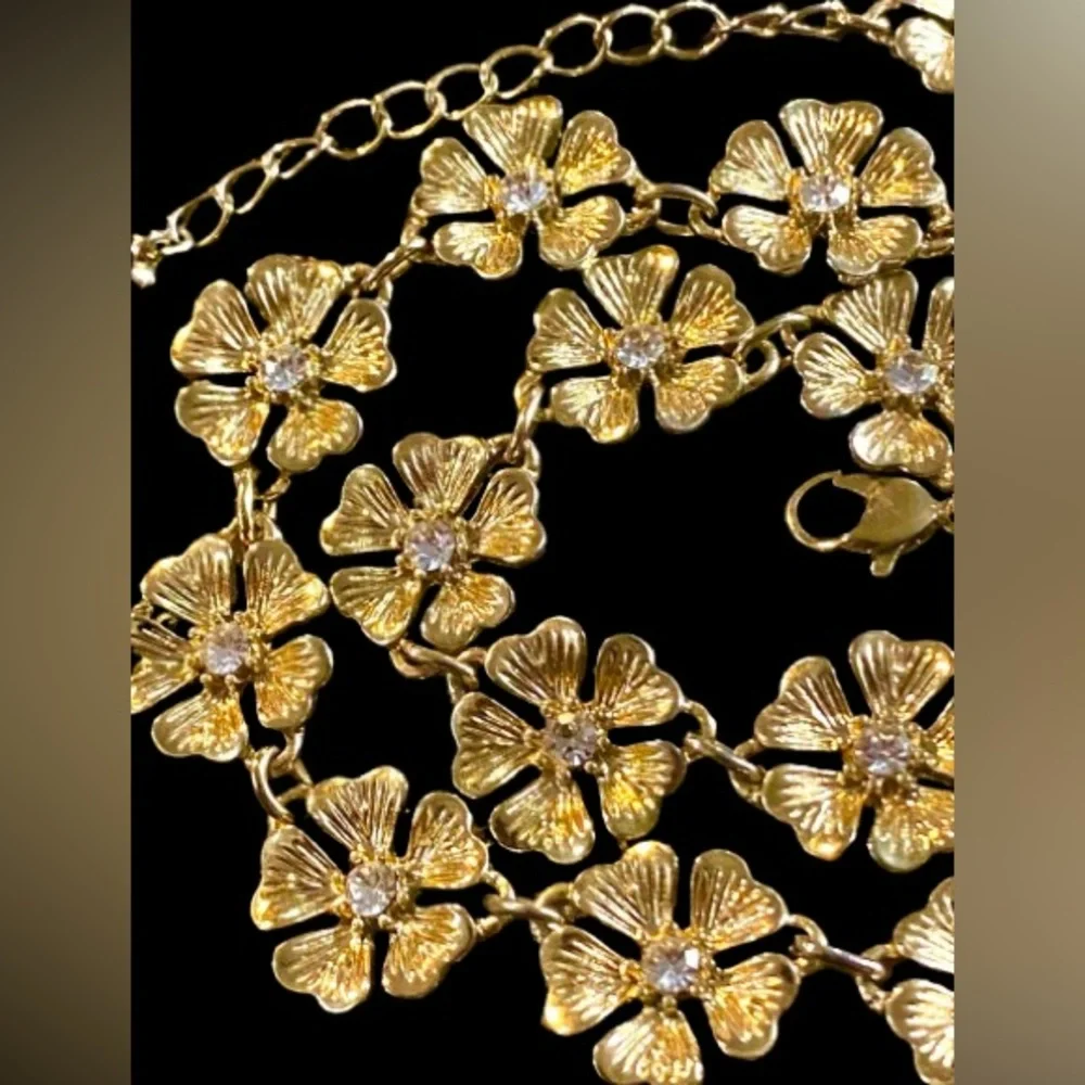 Vintage Gold Tone Dogwood Flower Link  Necklace Choker With Clear Rhinestones